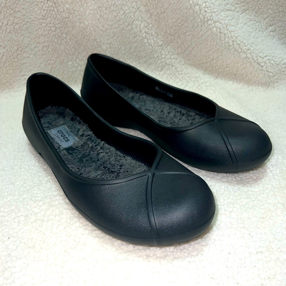 🆕NWOT Crocs Mammoth Flats women’s size 6